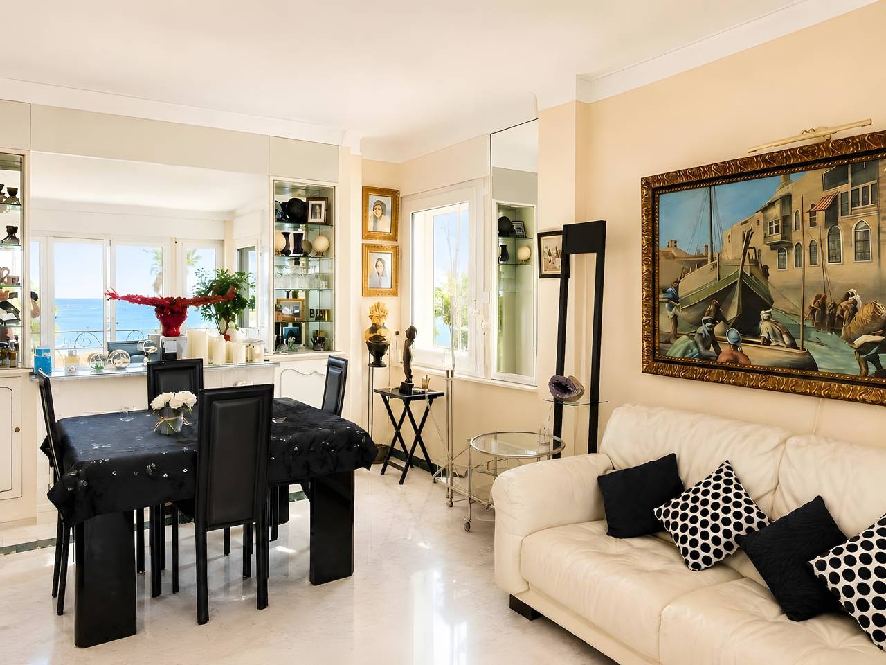 Entire apartment, "Sea View on La Croisette" Apartment with Balcony and Wi-Fi in Cannes, Mediterranean Coast (France)