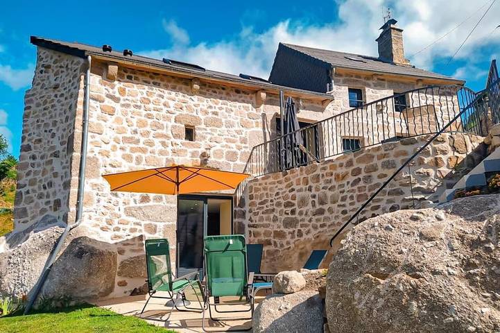 Location de vacances pour 6 personnes, avec Jacuzzi ainsi que Terrasse et Jardin à Rimeize (Lozère)