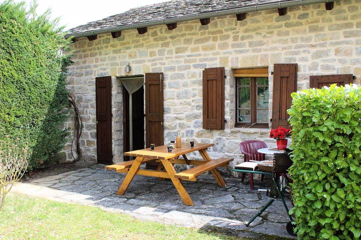Gîte pour 4 personnes, avec jardin et piscine, animaux acceptés