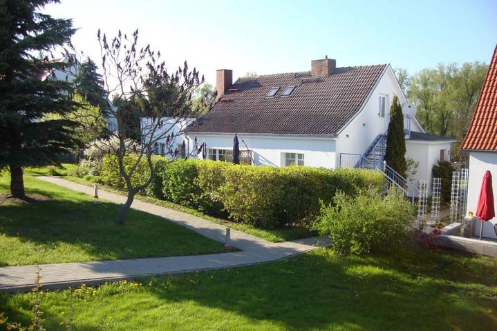 Ferienwohnung für 5 Personen, mit Terrasse und Garten in Mahlzow