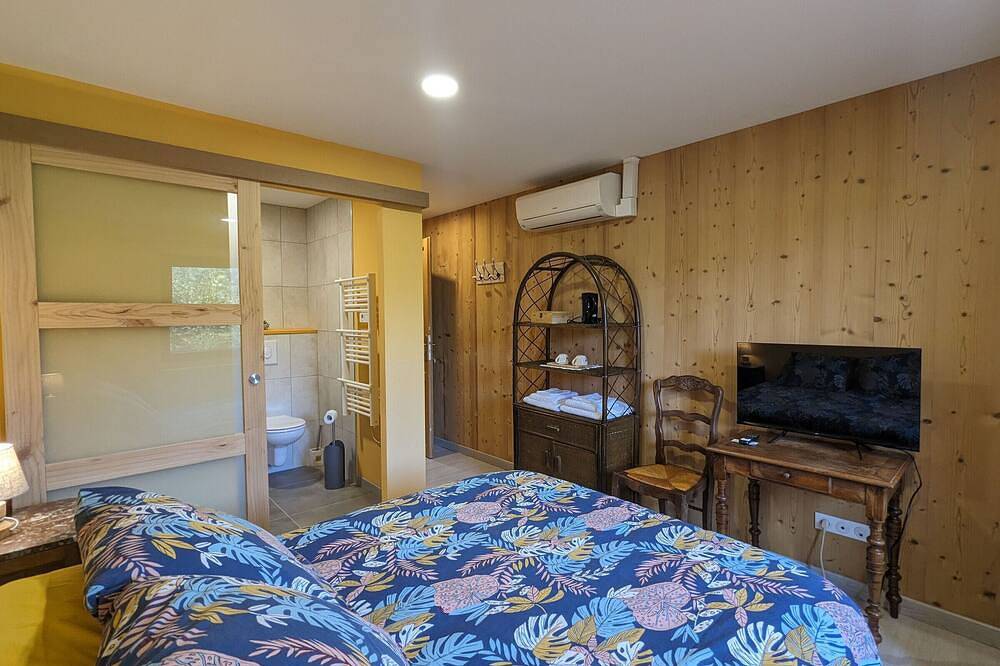 Chambre climatisée avec salle d'eau privative et accès jardin in Rehaupal, Saint-Dié-des-Vosges