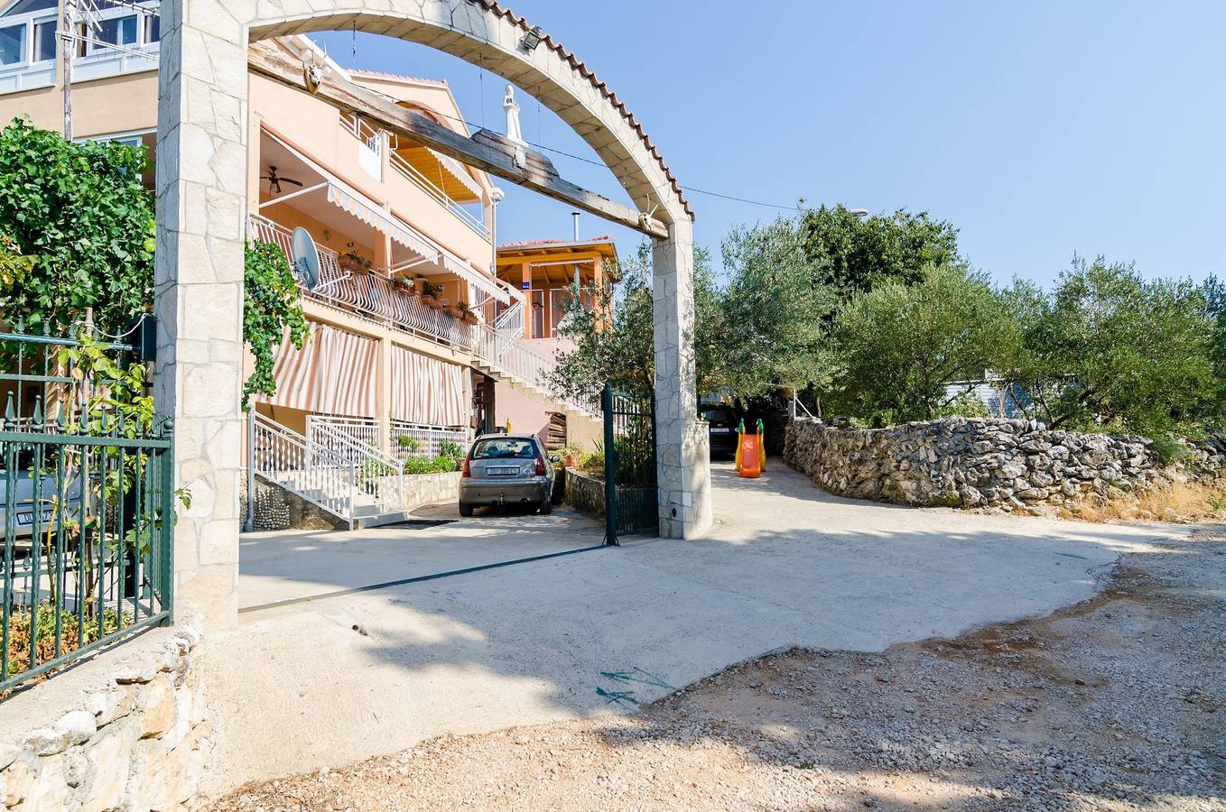 Ganze Wohnung, 2-Zimmer-Ferienwohnung mit Balkon und Meerblick Banici, Dubrovnik A-23176-a in Slano, Dubrovnik-Neretva