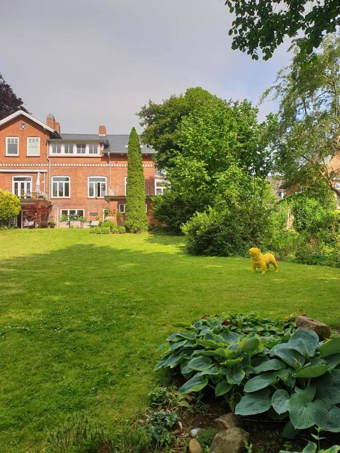 Ganze Wohnung, Apartment with Garden View in Flintbek, Rendsburg-Eckernförde