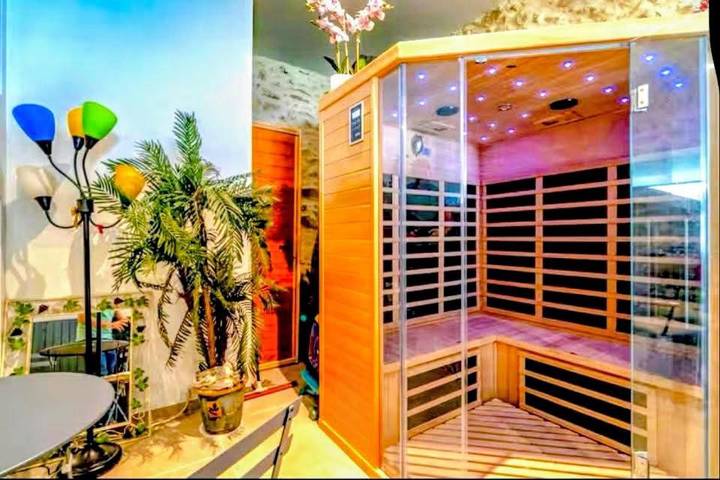 Location de vacances pour 2 personnes, avec jacuzzi et piscine ainsi que jardin et sauna à Lespignan - 2