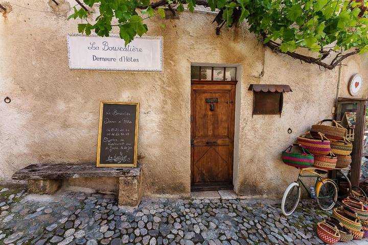 Maison d’hôte pour 2 personnes, avec terrasse et vue ainsi que piscine et jardin à Moustiers-Sainte-Marie - 3