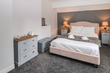 Log Cabin for 5 People in Matlock, Derbyshire, Photo 1