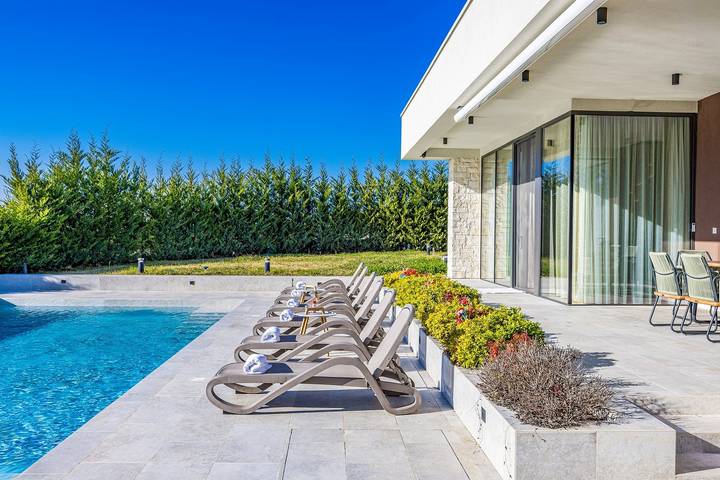 Ferienhaus für 6 Personen, mit Pool und Sauna sowie Garten