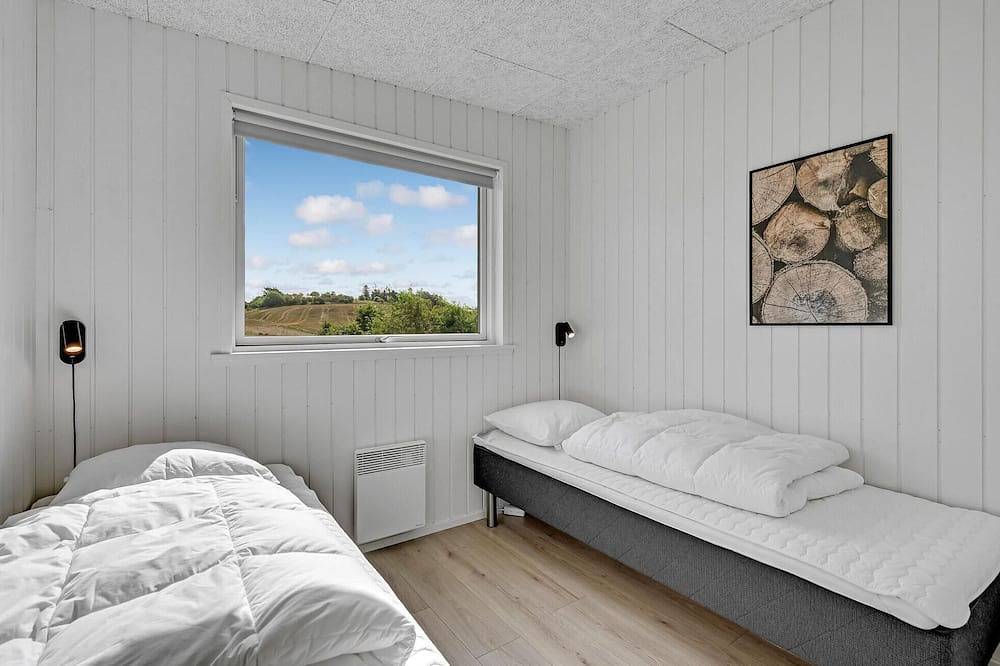 Beautiful home in Løgstrup with kitchen in Hjarbæk, Limfjord in Westjütland