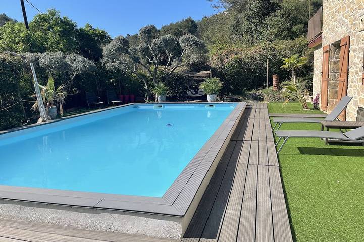 Ferienwohnung für 2 Personen, mit Terrasse und Garten sowie Pool