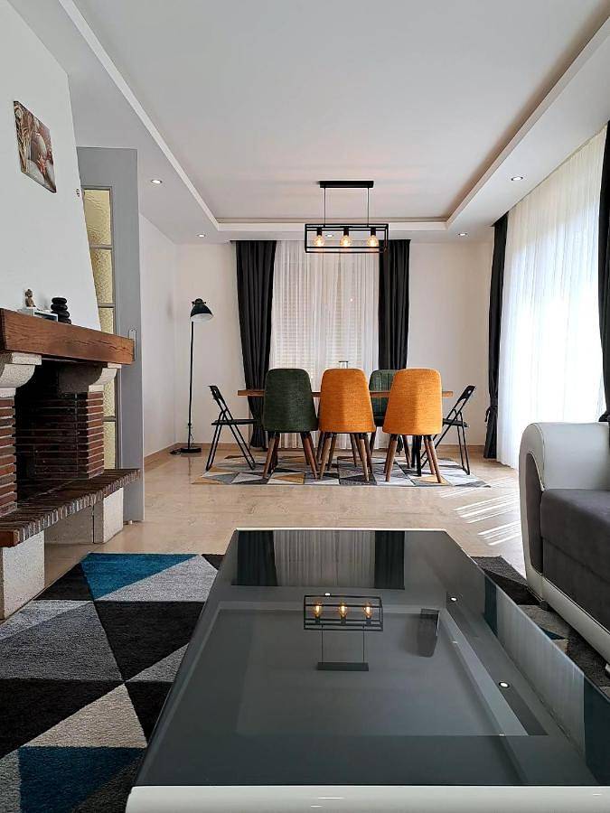 Location de vacances pour 8 personnes, avec vue et balcon à Lèves - 4