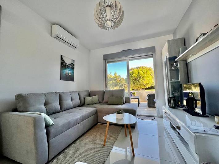 Bungalow para 6 personas, con piscina y vistas además de piscina para niños y terraza en Orihuela