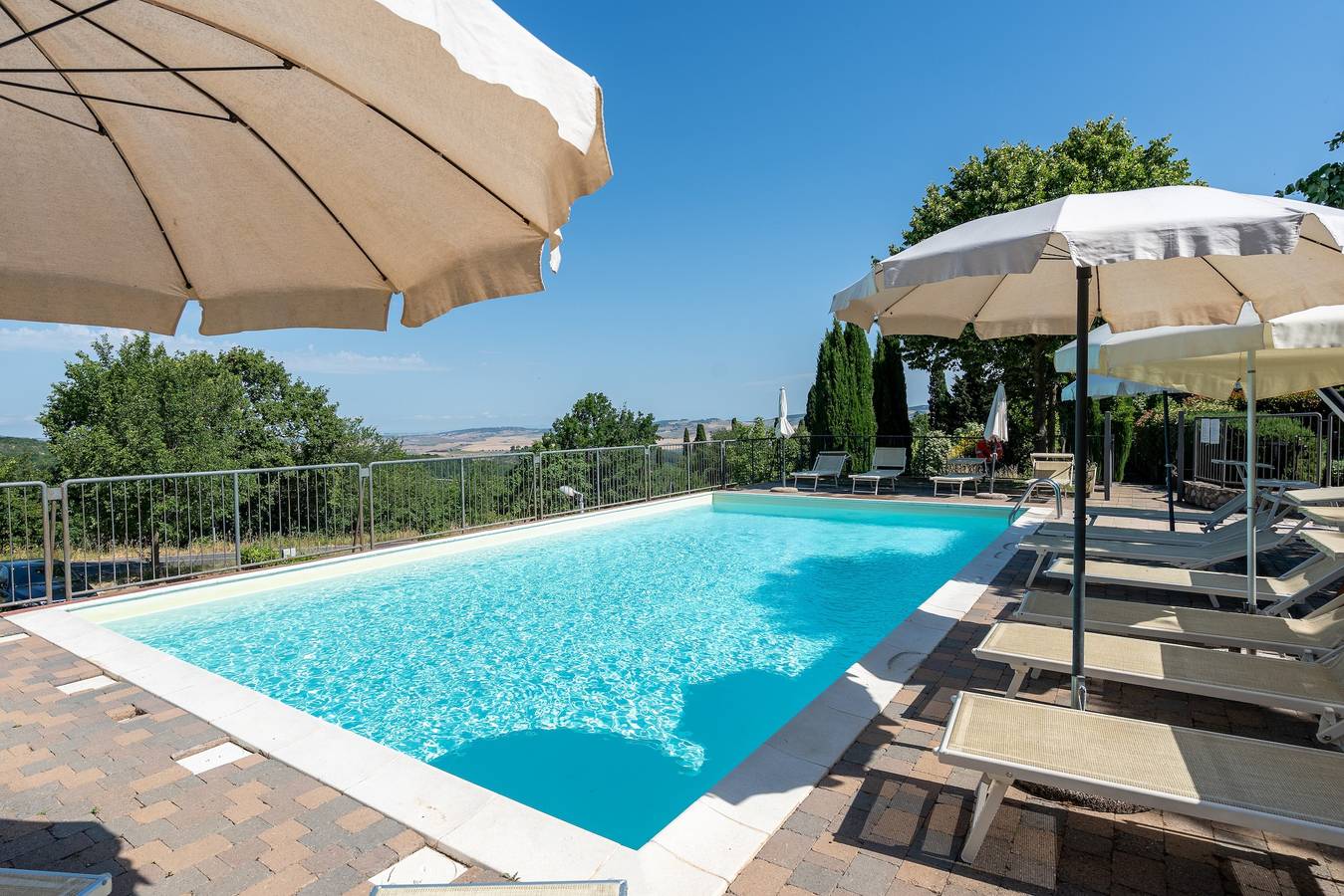 Appartamento intero, Appartamento 'Terrazza sulla Val d'Orcia' con piscina condivisa, terrazza privata e Wi-Fi in Radicofani, Val d’Orcia