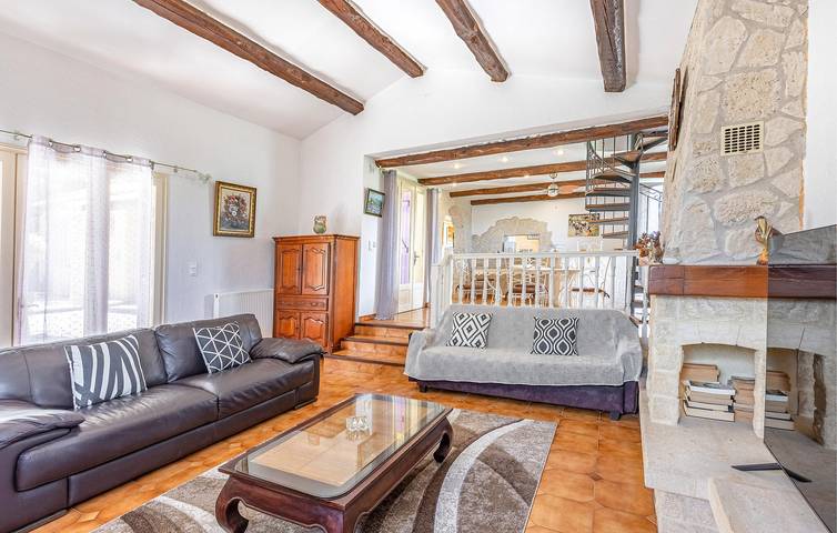 Amplio Apartamento con Piscina y Parking in Roujan, Costa mediterránea (Francia)