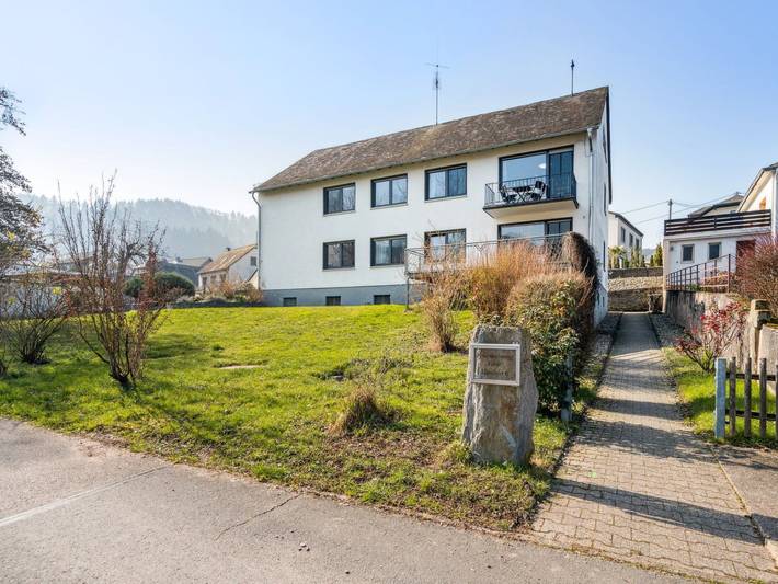 Ferienwohnung für 4 Personen, mit Balkon und Garten sowie Ausblick in Schweich an der Römischen Weinstraße