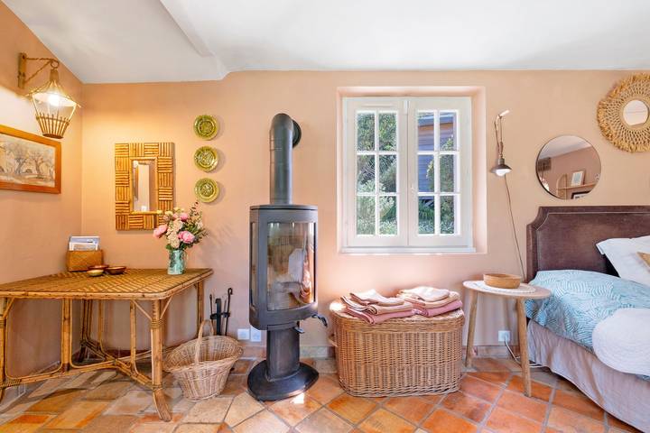 Location de vacances pour 3 personnes, avec jardin et sauna, animaux acceptés à Roquefort-les-Pins - 3