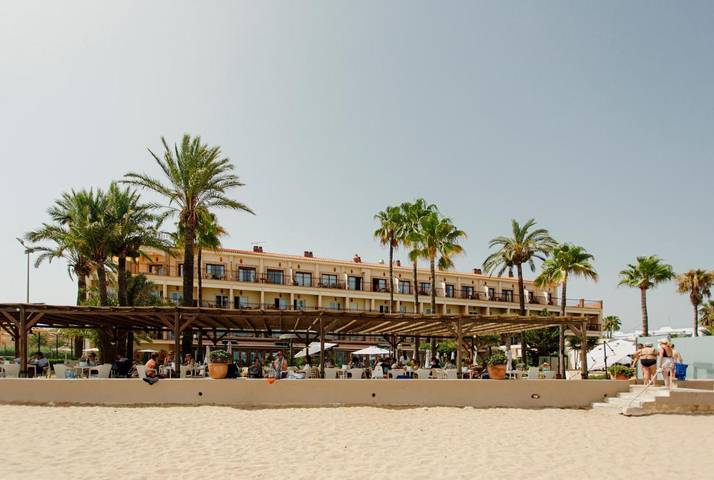 Hôtel pour 3 personnes, avec Balcon et Terrasse ainsi que Jardin et Piscine à El Palmar