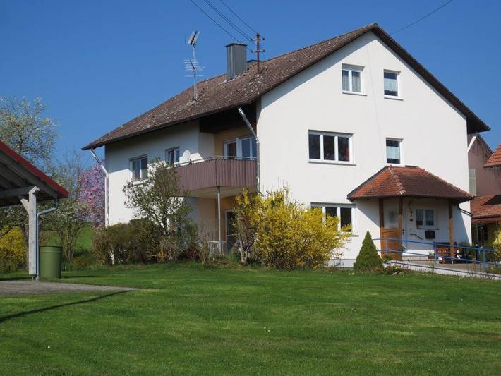 Geheel appartement, Appartement 'Gästehaus Erika, Obergeschoss' met privétuin, balkon en Wi-Fi in Wiechs am Randen, Tengen