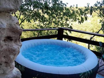 Location de vacances pour 2 personnes, avec terrasse et jacuzzi à Lagorce