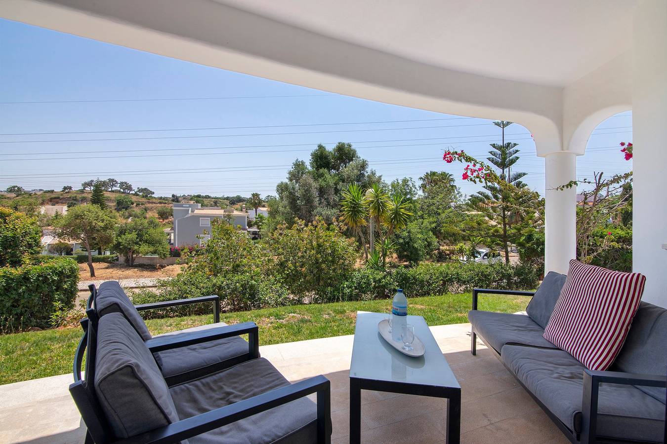 Villa Rose Albufeira – Villa de luxe avec jardin, piscines et navette proche des plages in Albufeira, District de Faro