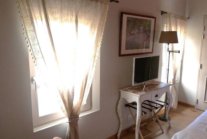 Location de vacances pour 2 personnes, avec piscine et vue ainsi que terrasse et jardin à Mane - 3