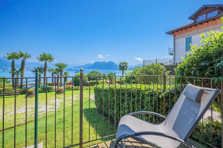 Agriturismo per 4 persone, con balcone e giardino nonché piscina sul Lago Maggiore