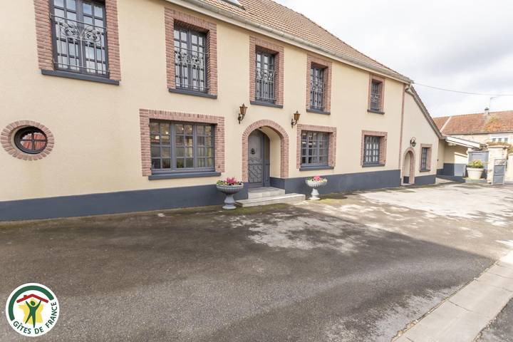 Gîte pour 10 personnes, avec Terrasse dans Cuchery