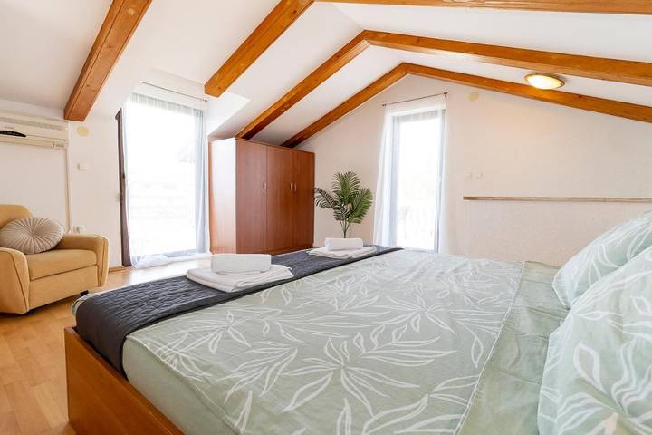 Ferienwohnung für 6 Personen, mit Terrasse und Ausblick sowie Garten, mit Haustier