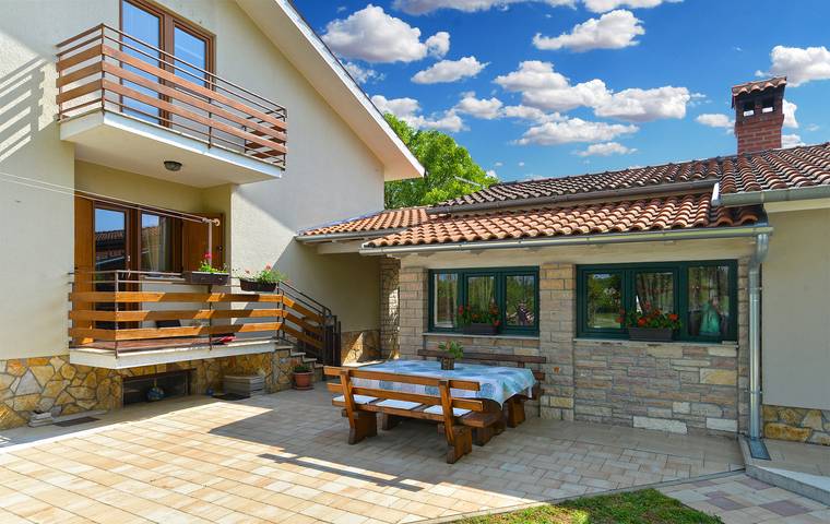 Ferienhaus für 6 Personen mit Terrasse in Žminj, Zentralistrien