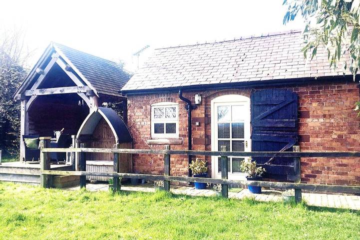Holiday rental for 2 people, with Terrace and Garden in Cheshire