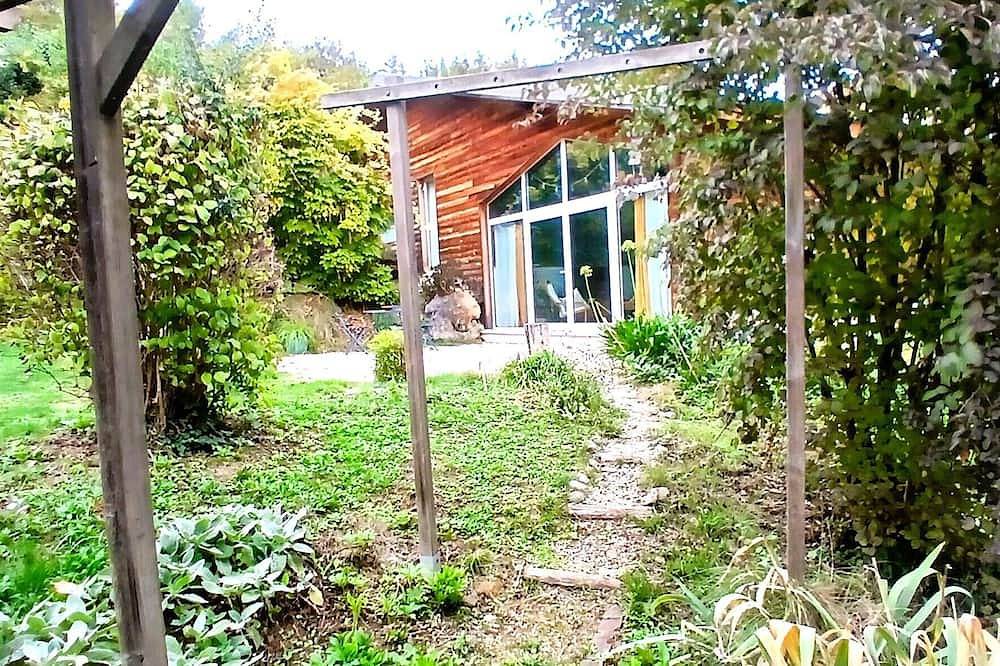 Atypical house in a green setting only 20 minutes from Nice in Contes, Nizza Region