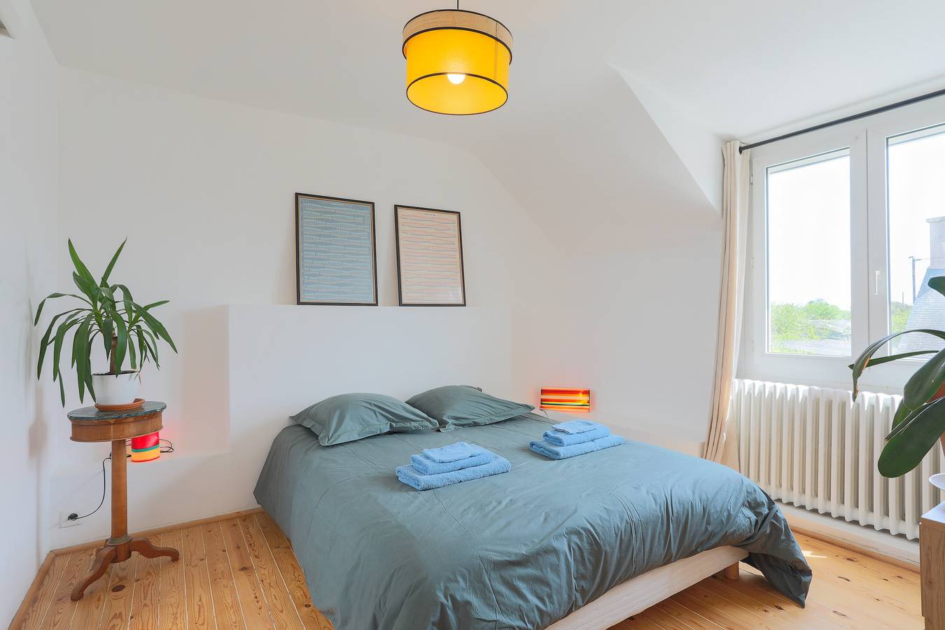 Alojamiento y desayuno 'Chambre 2' con jardín compartido y Wi-Fi in Plouézec, Côte de Goëlo