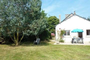 Gîte pour 4 personnes, avec jardin à Plévenon