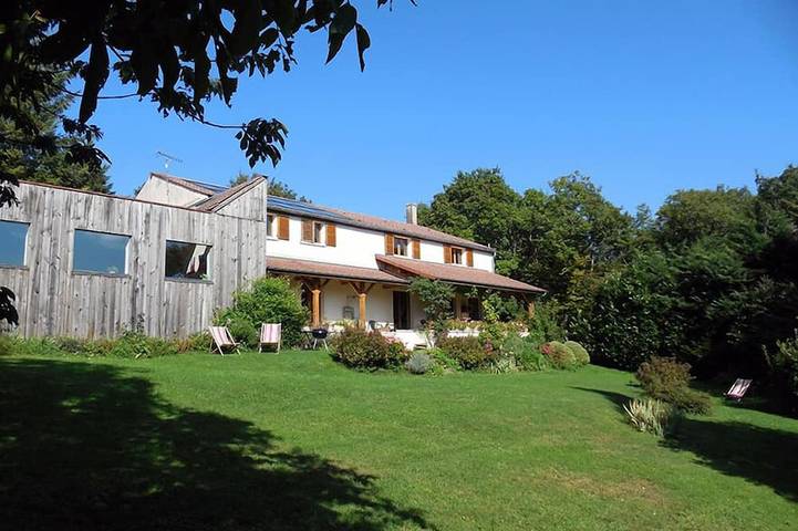 Location de vacances pour 12 personnes, avec terrasse et jardin à Détain-et-Bruant