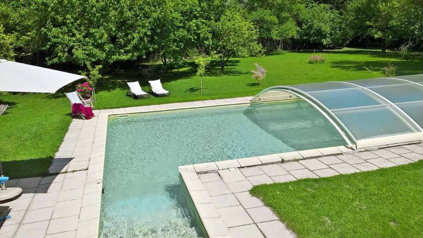Chambre d’hôte pour 4 personnes, avec Terrasse et Jardin ainsi que Piscine et Vue