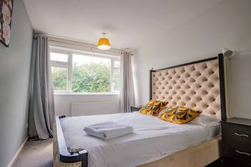 Holiday Rental for 8 People in Coventry, Heart of England, Photo 2