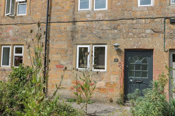 Cottage for 4 people, with garden, with pets in Somerset