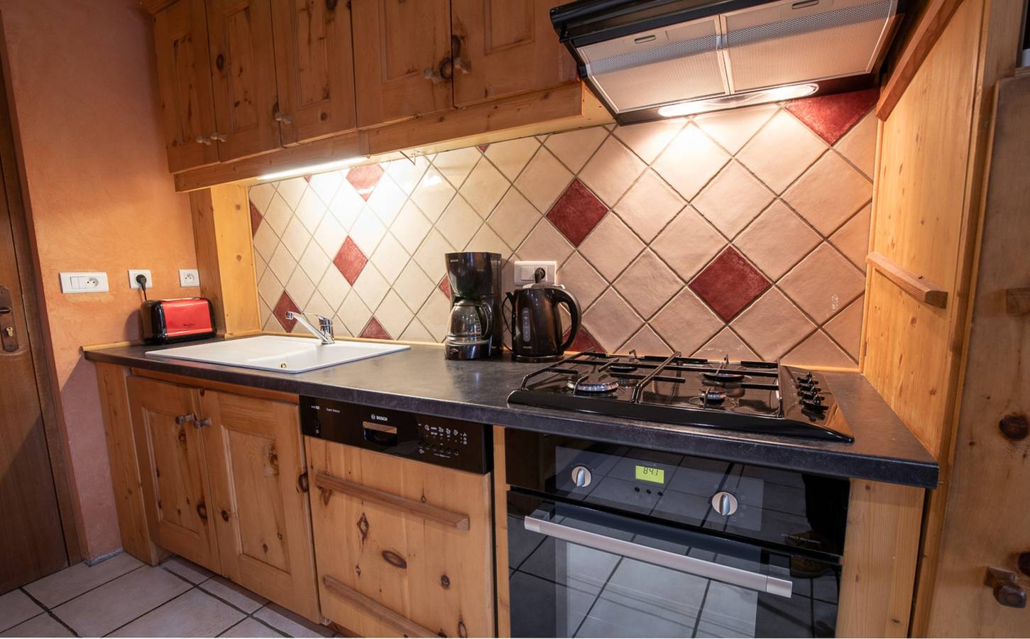 Estudio entero, Apartamento estudio 'Le Pin Cembro' con vistas a la montaña, terraza privada y Wi-Fi in Sollières-Sardières, Región de Saint-Jean-de-Maurienne
