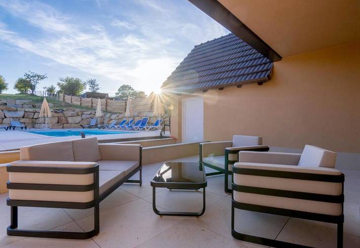 Hôtel pour 6 personnes, avec piscine ainsi que jardin et vue à Cleebourg