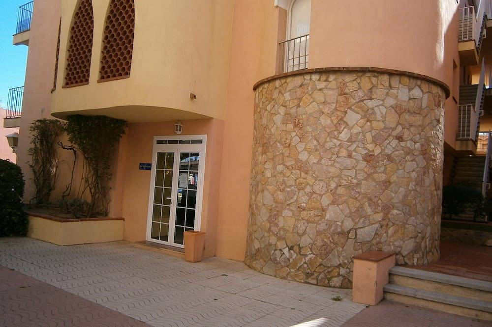 Entire apartment, Apartment with terrace close to shops and the beach in Empuriabrava, Upper Empordà