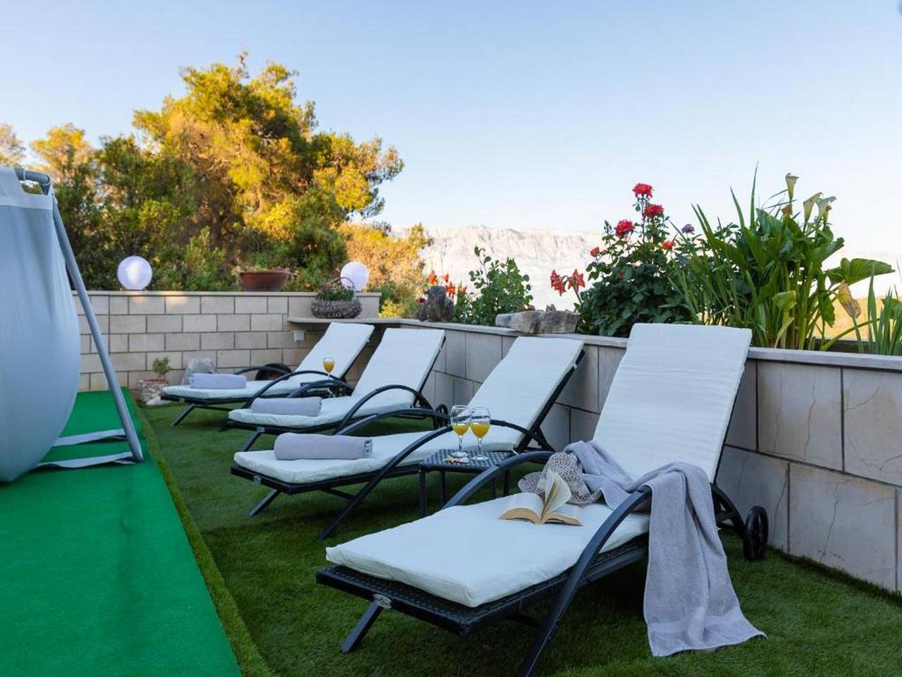 Ganze Wohnung, Ferienwohnung für 8 Personen mit Garten in Selca, Povlija, Selca und Sumartin