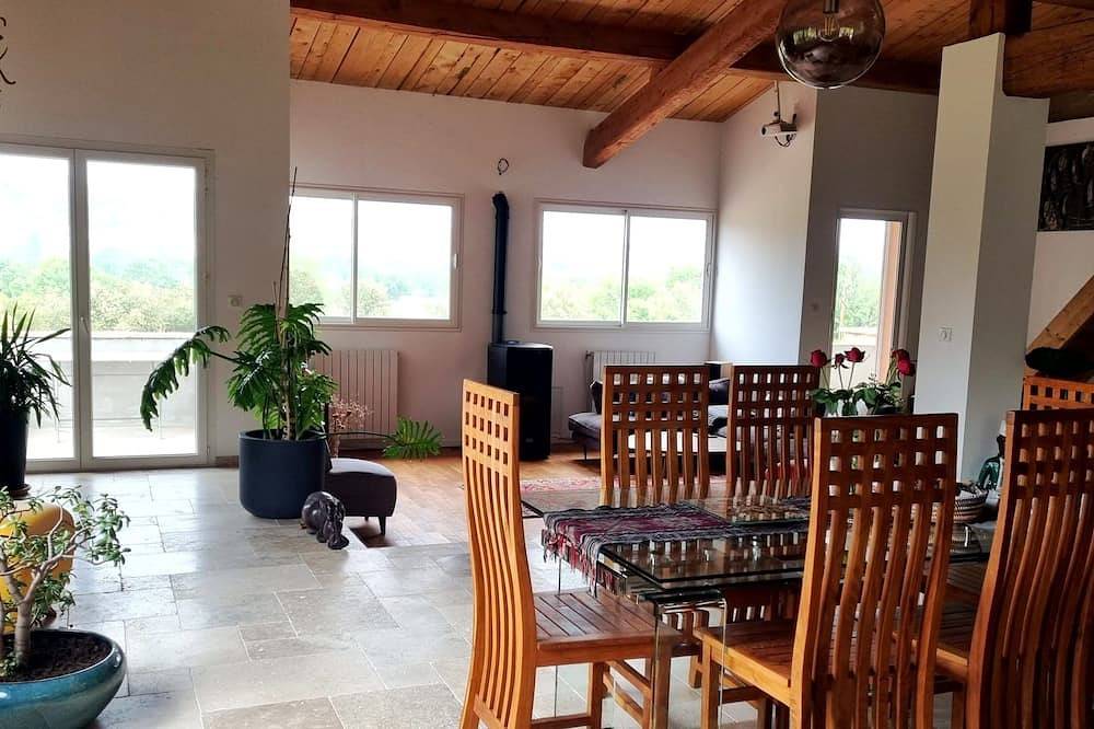 Large 3-bedroom single-storey villa with swimming pool in Camps-la-Source, Brignoles region