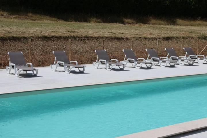 Location de vacances pour 6 personnes, avec Terrasse et Jardin ainsi que Piscine et Vue à Rouffignac-Saint-Cernin-de-Reilhac - 4