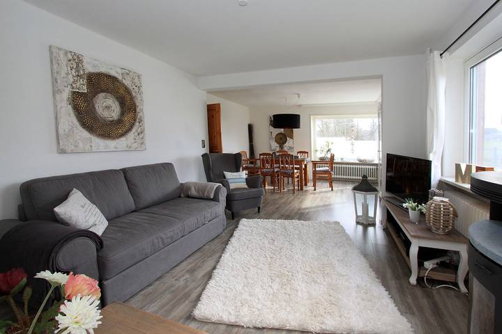 Ferienwohnung für 4 Personen, mit Sauna und Terrasse sowie Garten und Whirlpool in Behrensdorf