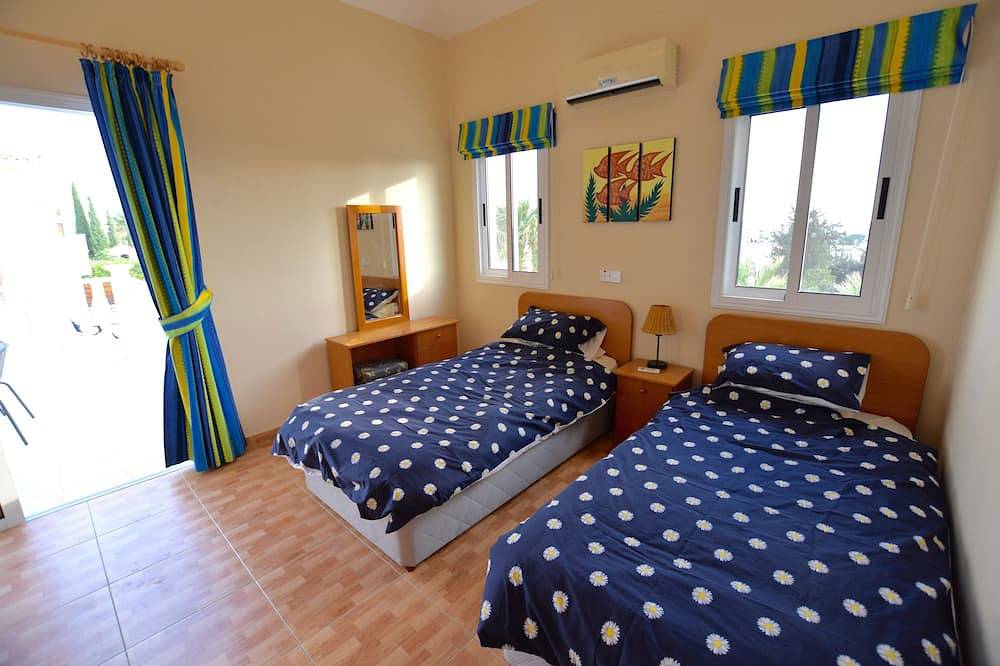 Perfekte Lage, nach Süden ausgerichteter privater Pool, Klimaanlage, Tv & Wifi. in Peyia, Südzypern