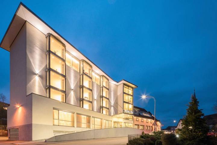 Hotel, mit Terrasse und Pool sowie Sauna in Bretzfeld