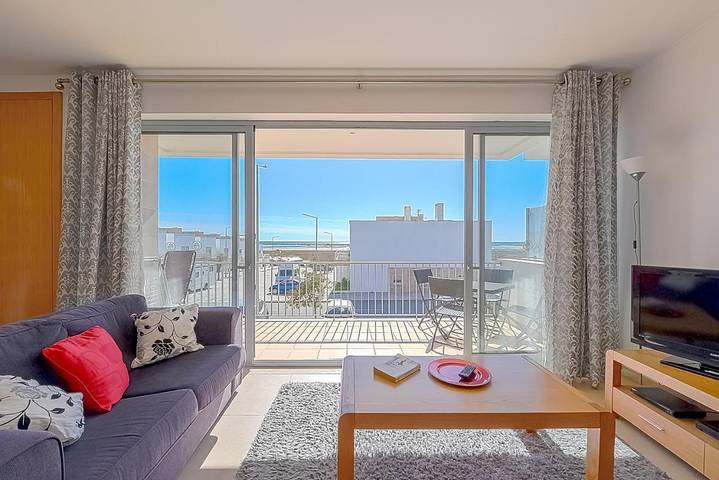 Apartamento de férias para 4 pessoas, com piscina e varanda em Fuseta