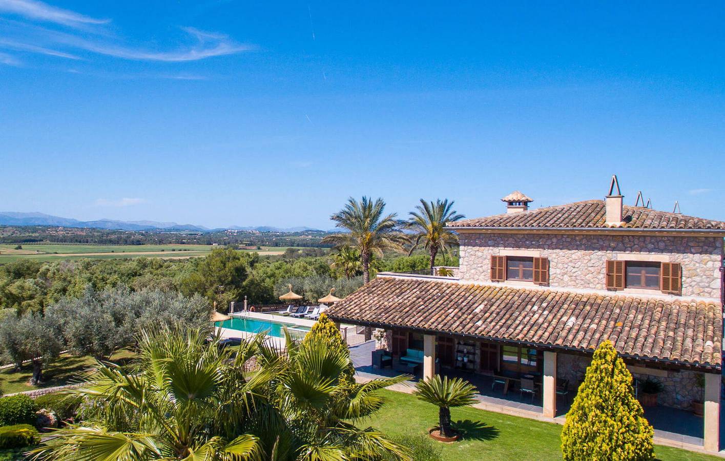 Charming Ariany Apartment with Terrace and Pool in Ariany, Majorca Center