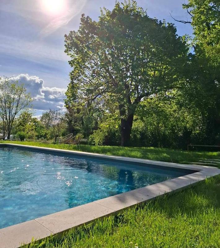 Maison d’hôte pour 2 personnes, avec Terrasse et Jardin ainsi que Piscine et Vue à Grospierres