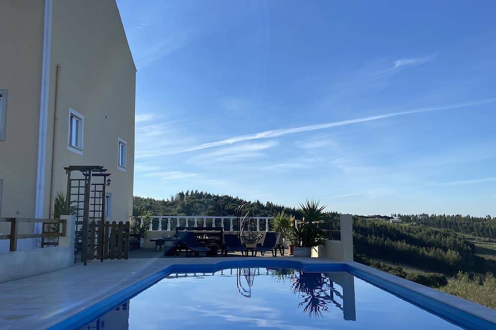 Terra Luso Estate perto da Serra de Montejunto in Serra de Montejunto, Distrito de Lisboa