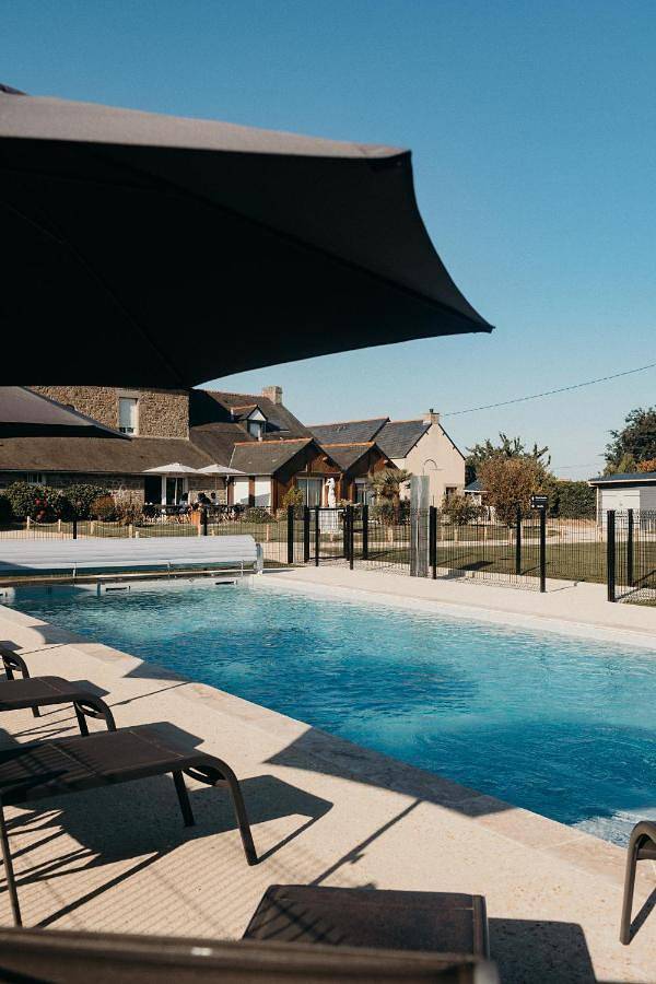Hôtel Le Chatellier - Piscine chauffée d'avril à octobre in Cancale, Baie du Mont-Saint-Michel